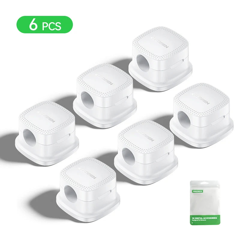 Kabelstyring med sorte magnetiske kabelclips